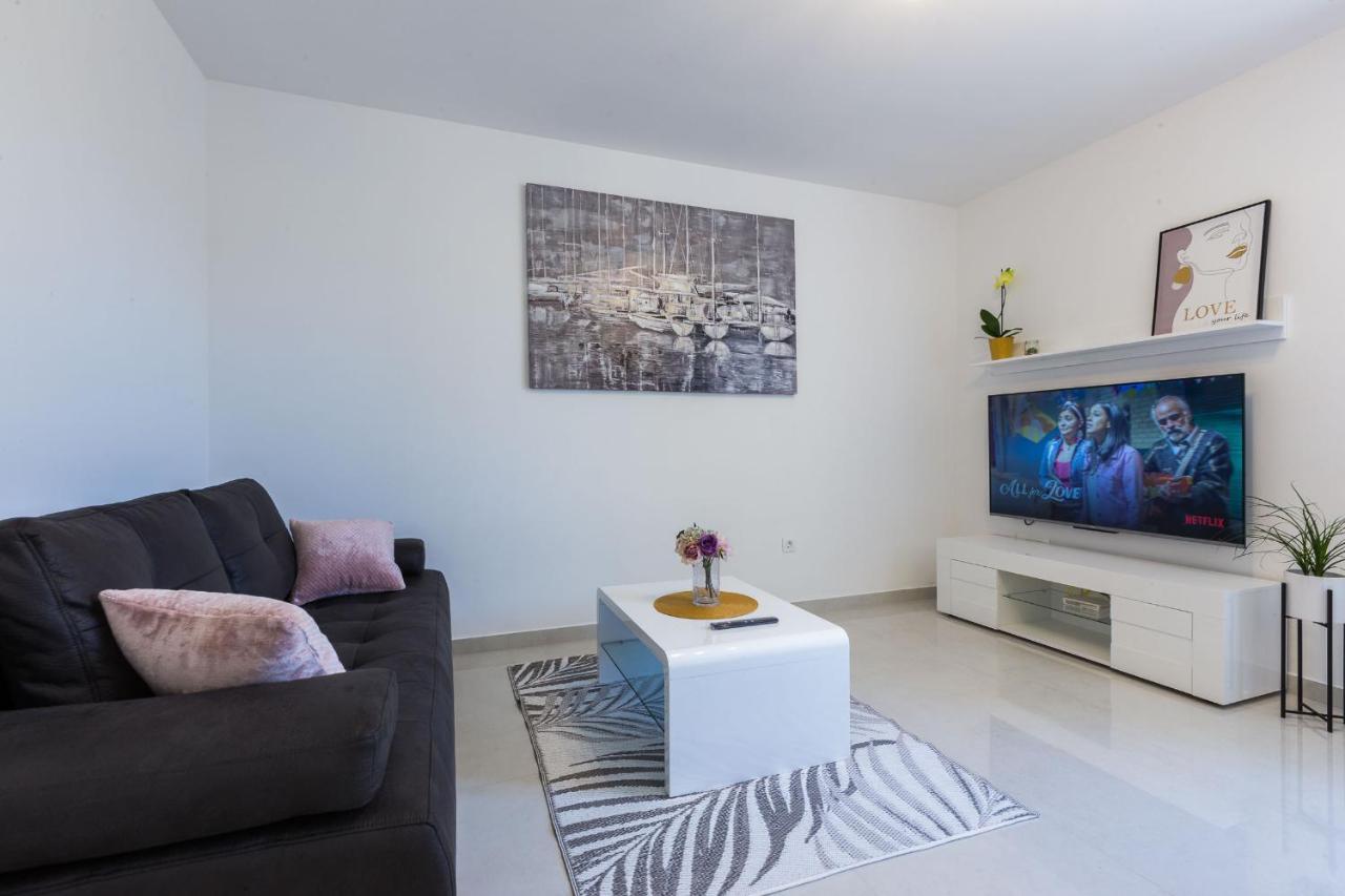 Petra Modern Apartment With Free Parking And Bbq Задар Экстерьер фото